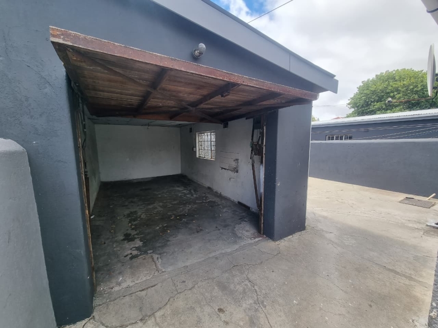 To Let 2 Bedroom Property for Rent in Lansdowne Western Cape